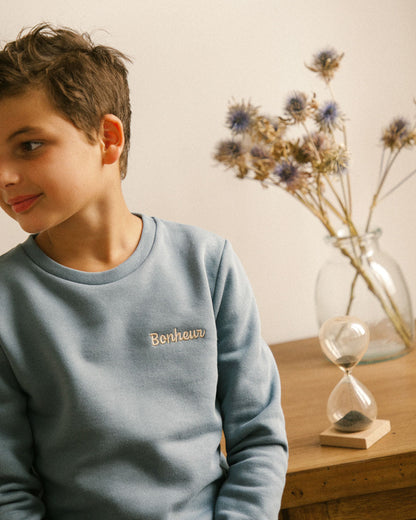 enfant en sweatshirt