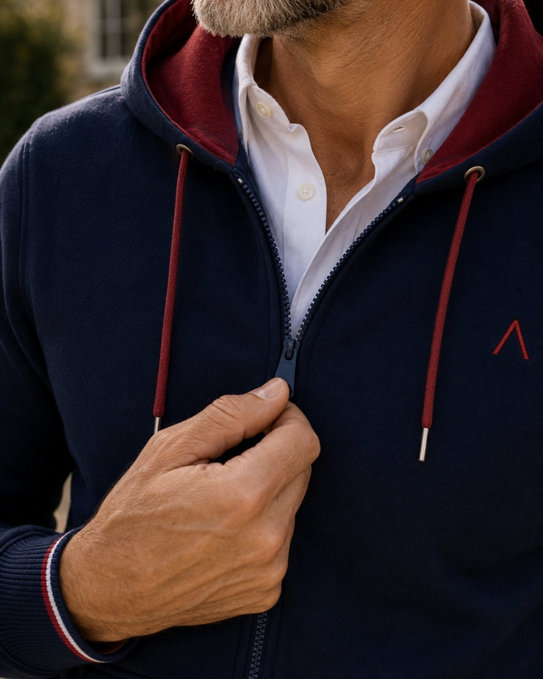 Veste_zippee_homme_-_bleu_marine_-_coton_bio_-_maison_ft_-_detail_broderie_coeur_1