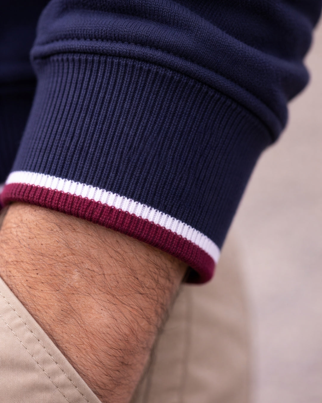 Veste_zippee_homme_-_bleu_marine_-_coton_bio_-_maison_ft_-_detail_manche