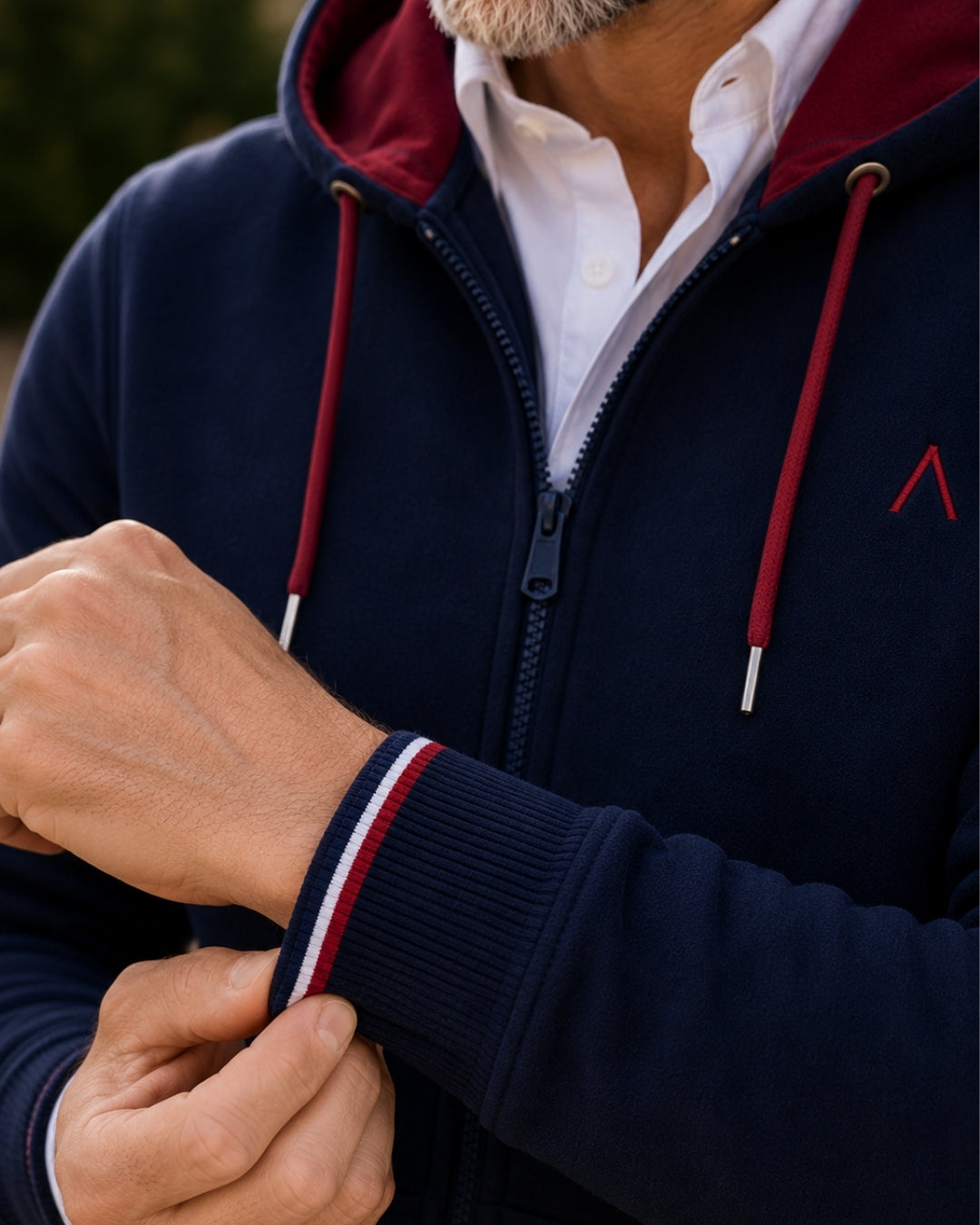 Veste_zippee_homme_-_bleu_marine_-_coton_bio_-_maison_ft_-_detail_manche