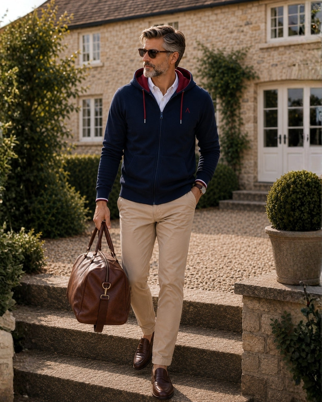 Veste_zippee_homme_-_bleu_marine_-_coton_bio_-_maison_ft_-_detail_sac_cuir_45a93aea-a67b-450e-8d21-608768d6647e