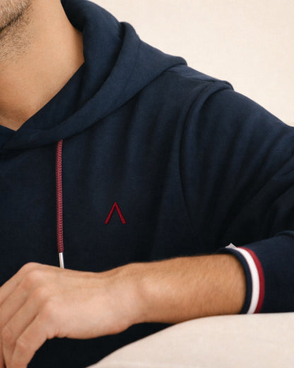 sweat-capuche-bleu-homme-coton-bio-maison-ft_-detail_broderie_coeur