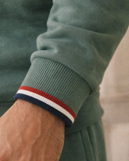 sweat-capuche-vert-homme-coton-bio-maison-ft_-_detail_manche