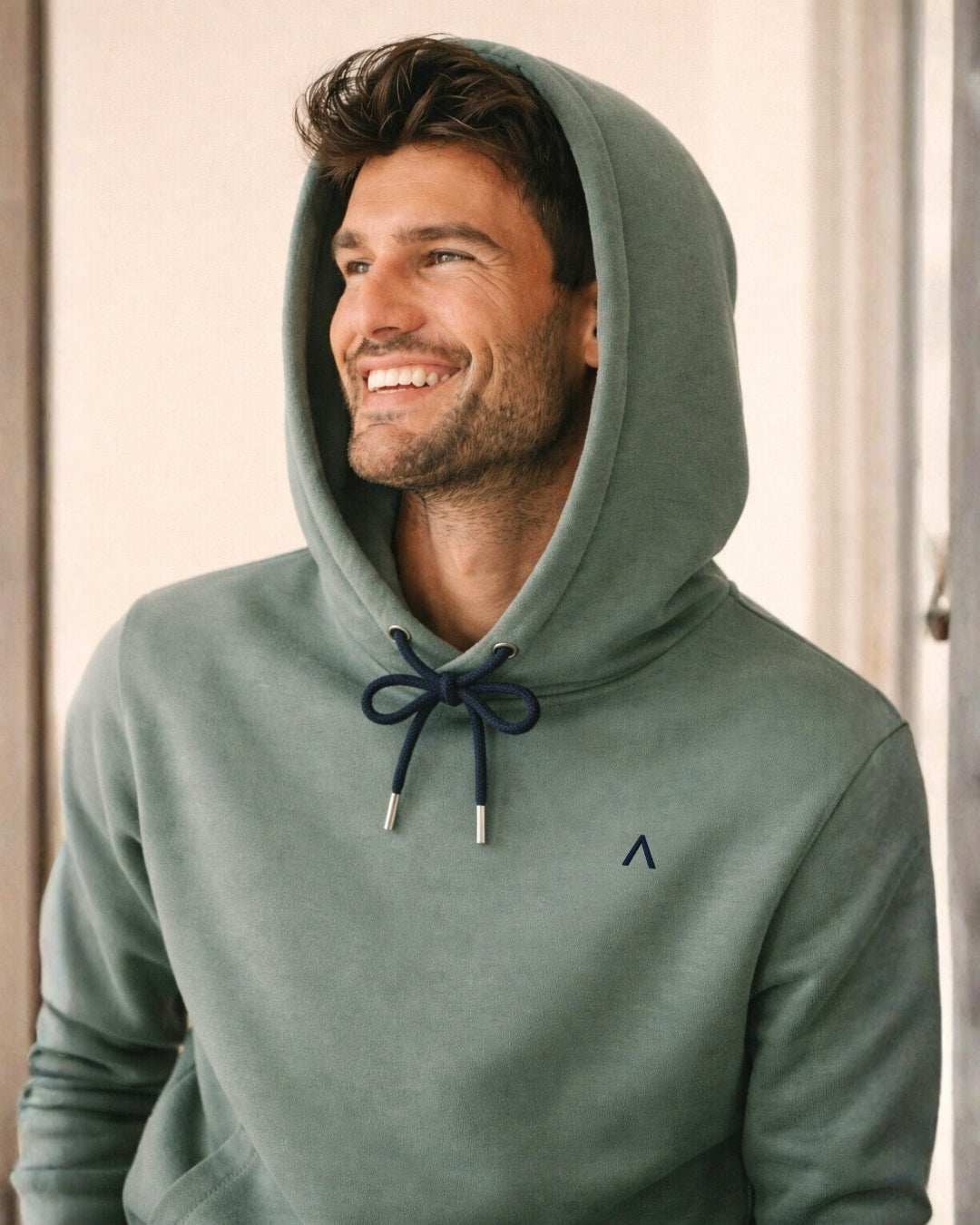 sweat-capuche-vert-homme-coton-bio-maison-ft_-sourire