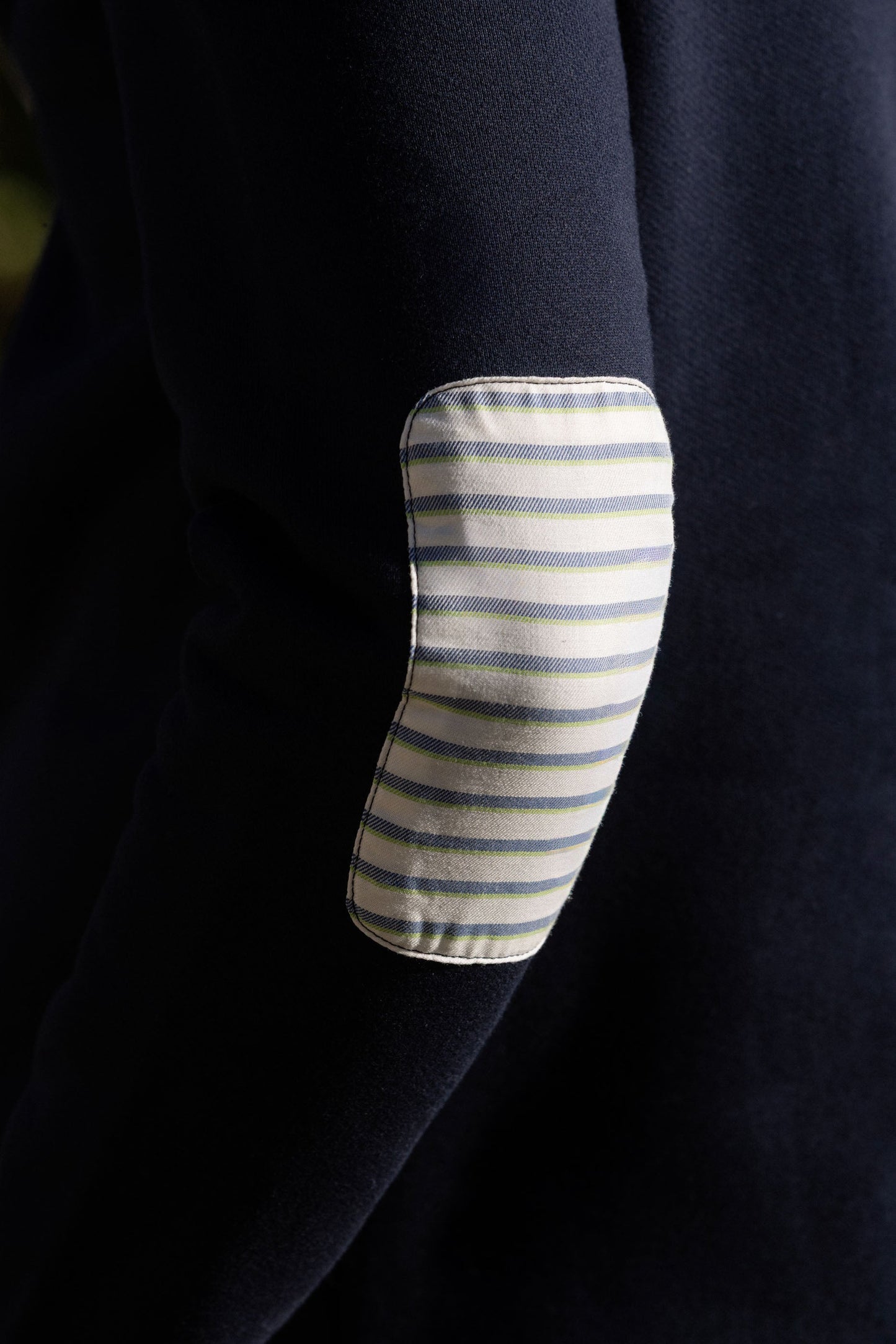 sweat_homme_bleu_marine_avec_coudieres_